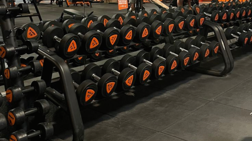 Mancuernas en un gimnasio